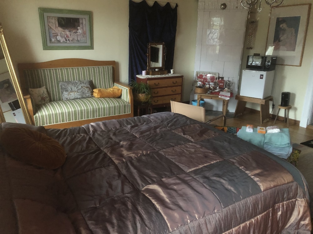 Captivating 1-bed Studio view 4