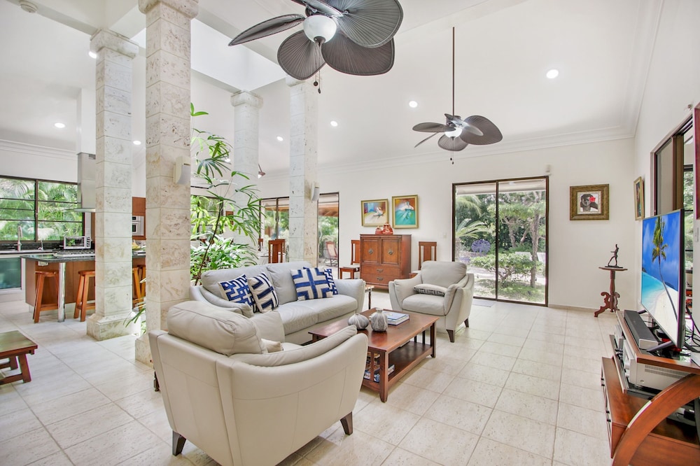 Beautiful Villa Tortuga at Puntacana Resort Club Pool Garden Golf Cart Maid