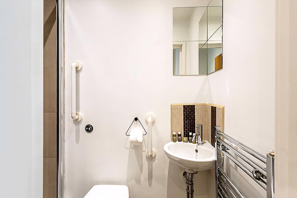 Elegant 3 bed Apartment in Earls Court