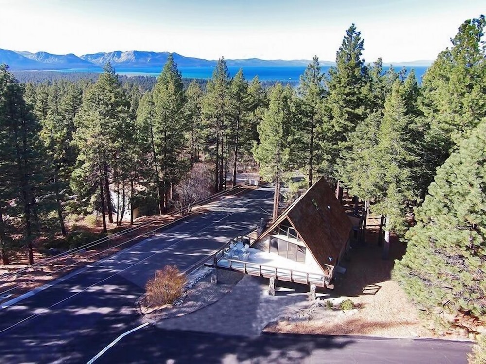 3877 Crest Drive