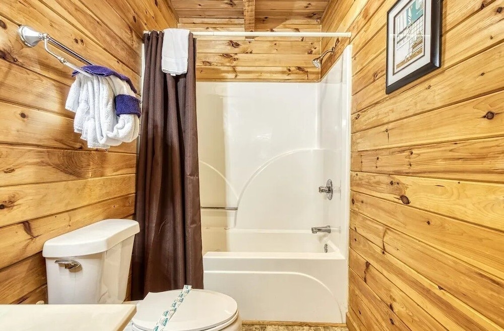Tennessee Risky 3 Bedroom Cabin