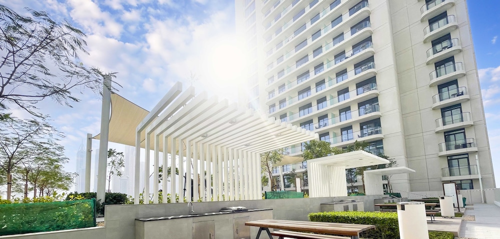 LUX The Marina Vista Beachfront Suite 5