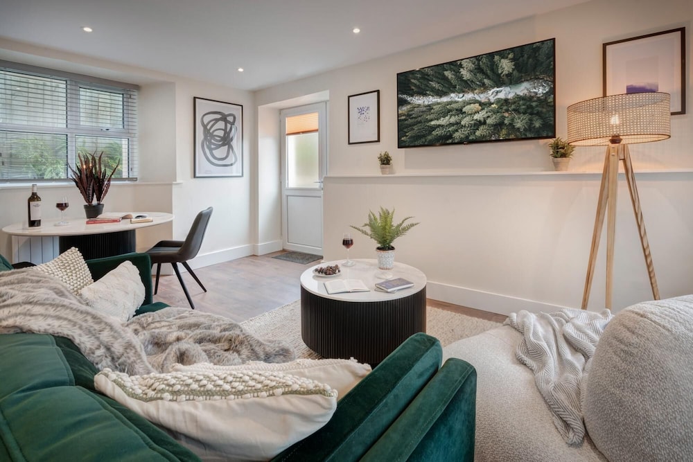 Modern One Bed Apartment in Windermere view 5