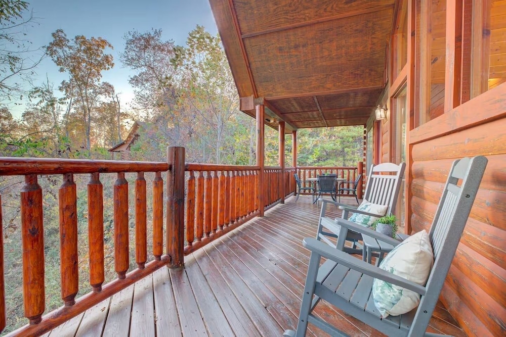 All Ya Need 4 Bedroom Cabin