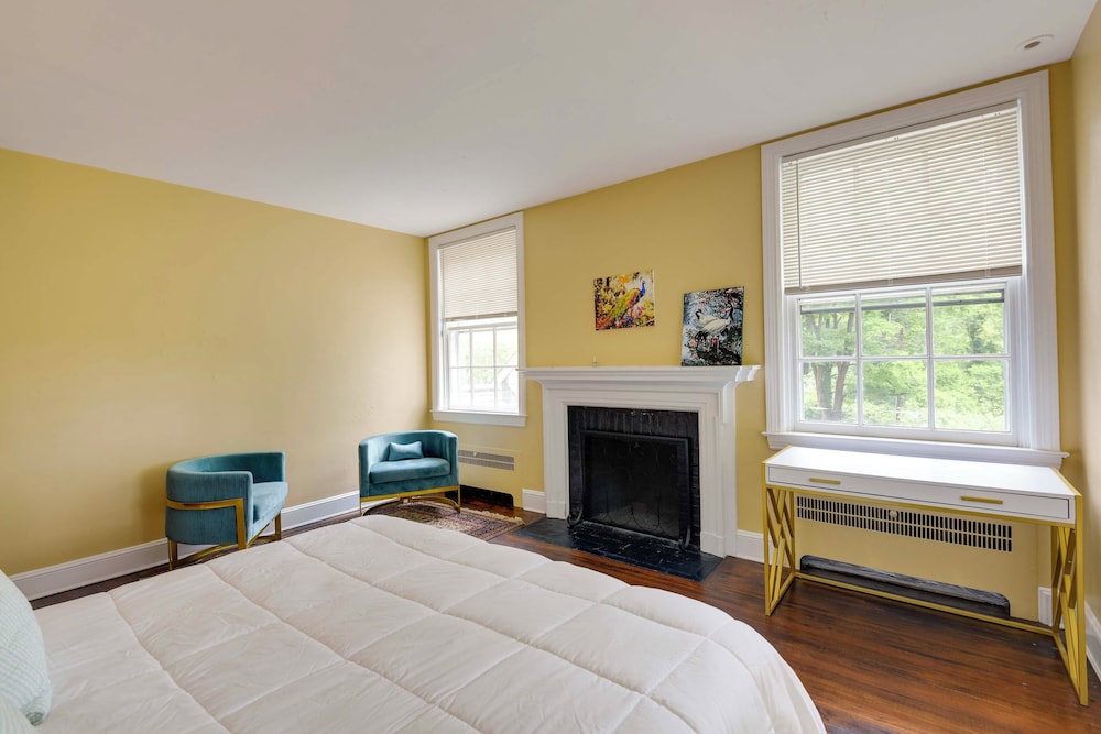 16 Mi to Baltimore: Spacious Home in Owings Mills!