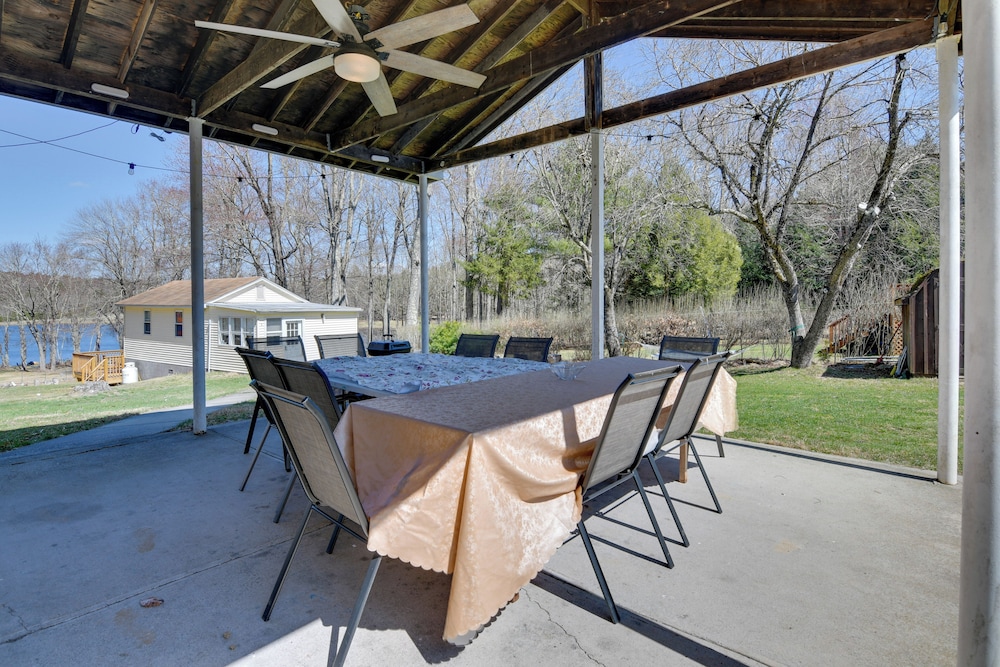Kayaks & Canoes: Lake-view Retreat in Ellenville!
