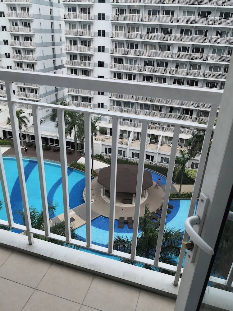 Fancy Pasay City Apartment for Rent - Mall of Asia Nearby Front of Mall Of Asia