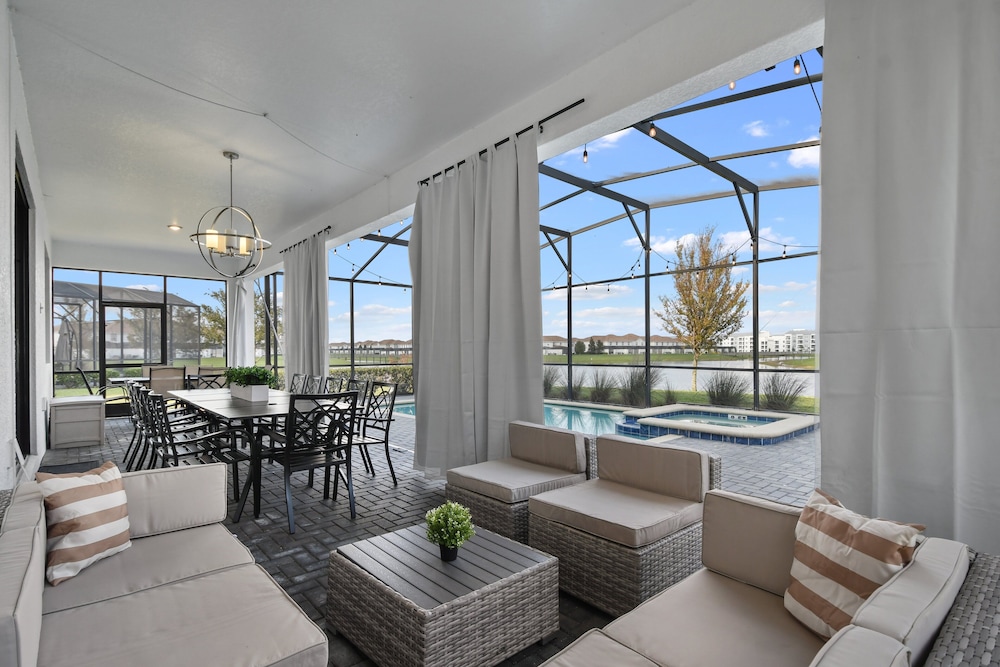 Epic Family Getaway: Themed Villa Near Disney !