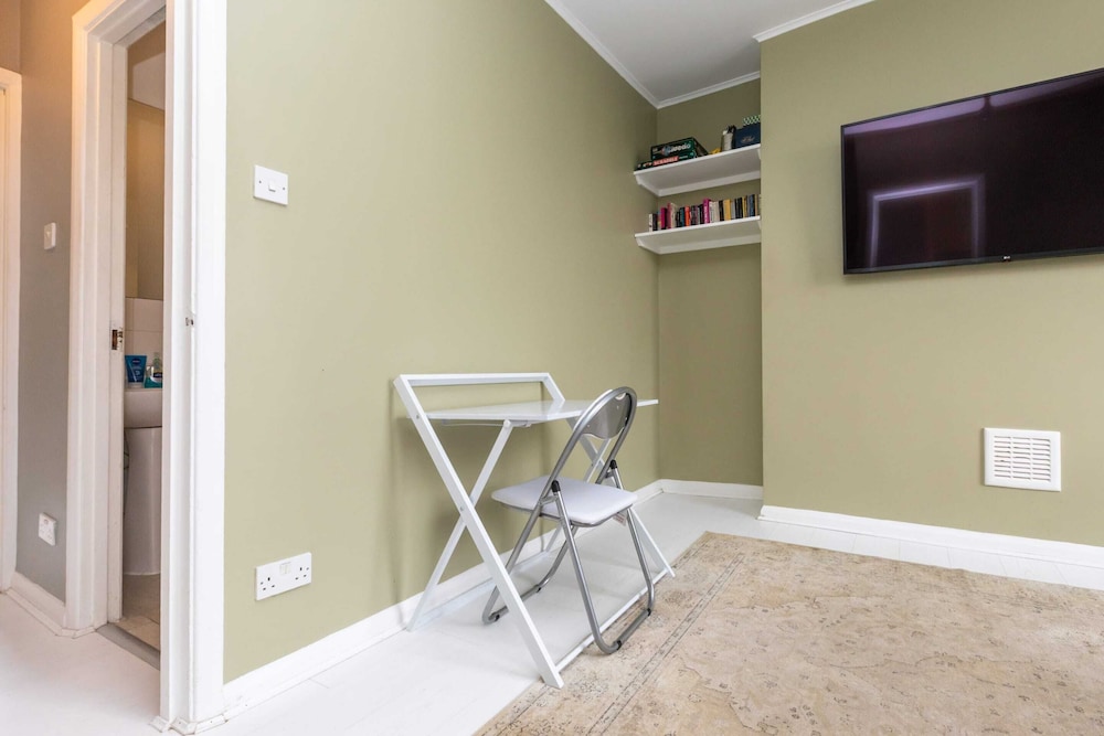Light & Central 1BD Flat - Dalston