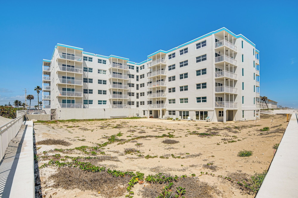 Steps to Ocean: Satellite Beach Condo w/ Balcony