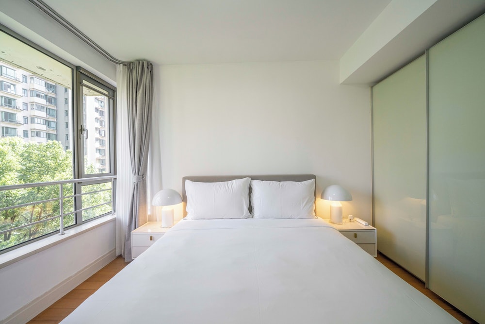 Tyms Stylish 1BR 1BA Apt Xujiahui Center