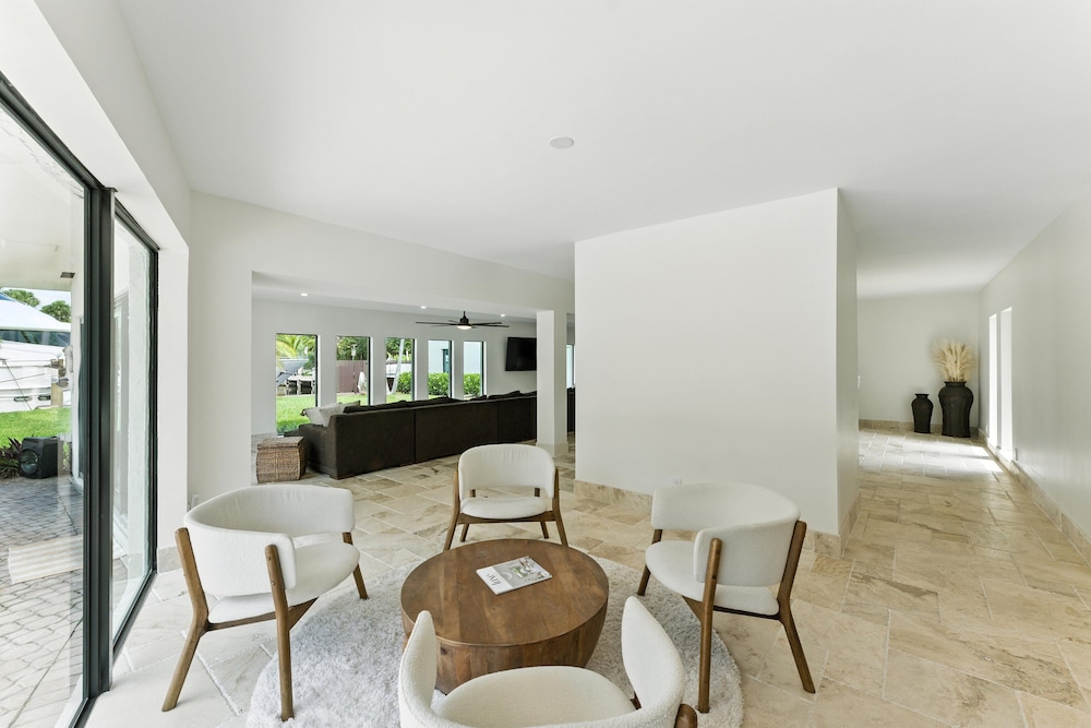 Villa Riverland With Heated Pool On The Water 5 Bedroom Villa