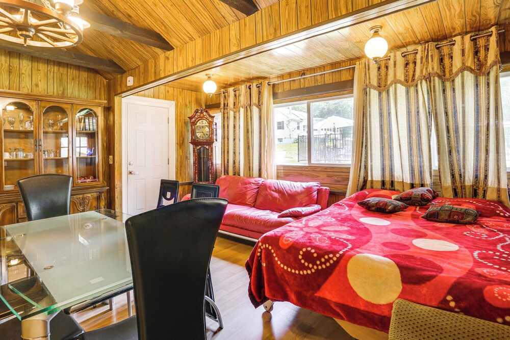 Communal Pool & Playground: Mongaup Valley Cabin!