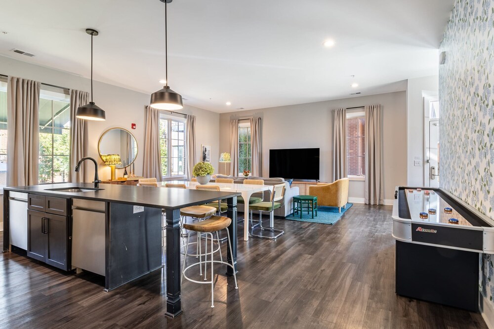 The Magnolia 1 by Avantstay Minutes to Downtown