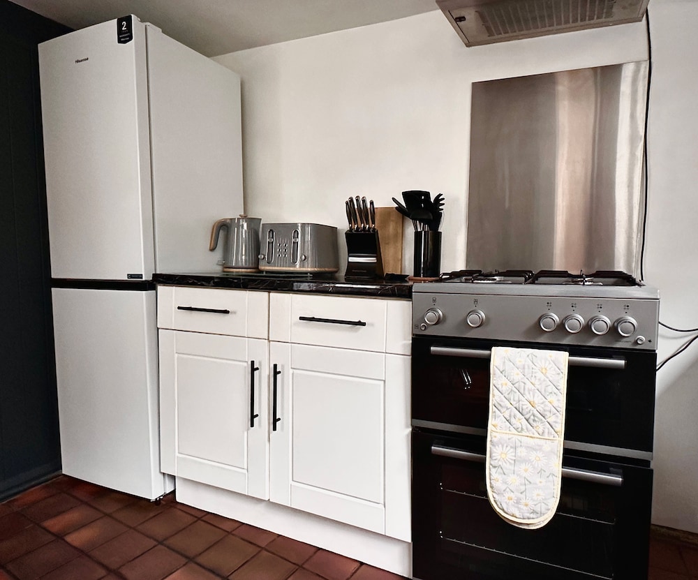Fulham Tranquil 2BD King Bed Home w/ Parking & Gdn