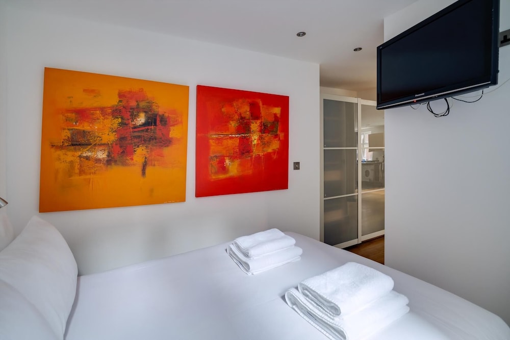 Lovely Charing Cross Apartment