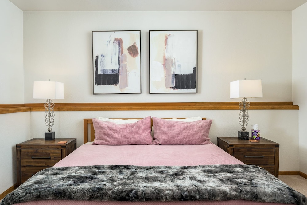 Mountain View Apartment Near Downtown Hiking