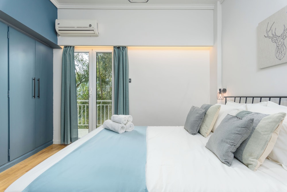 Zeus 2-Bedroom Apt with Acropolis View