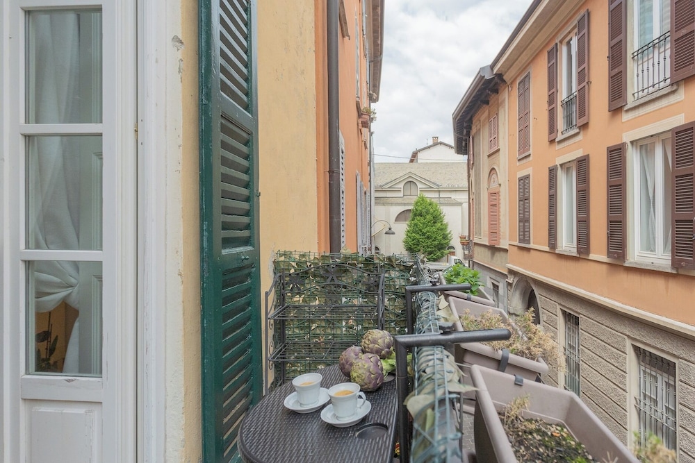 Wine Not Apartment in Como City Centre by Rent all Como