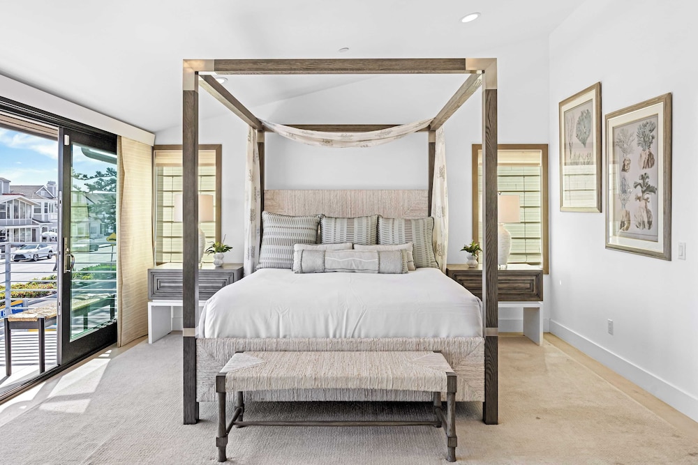200 East Balboa Oceanview Rooftop Steps to Sand, Pier, Boardwalk & Dining