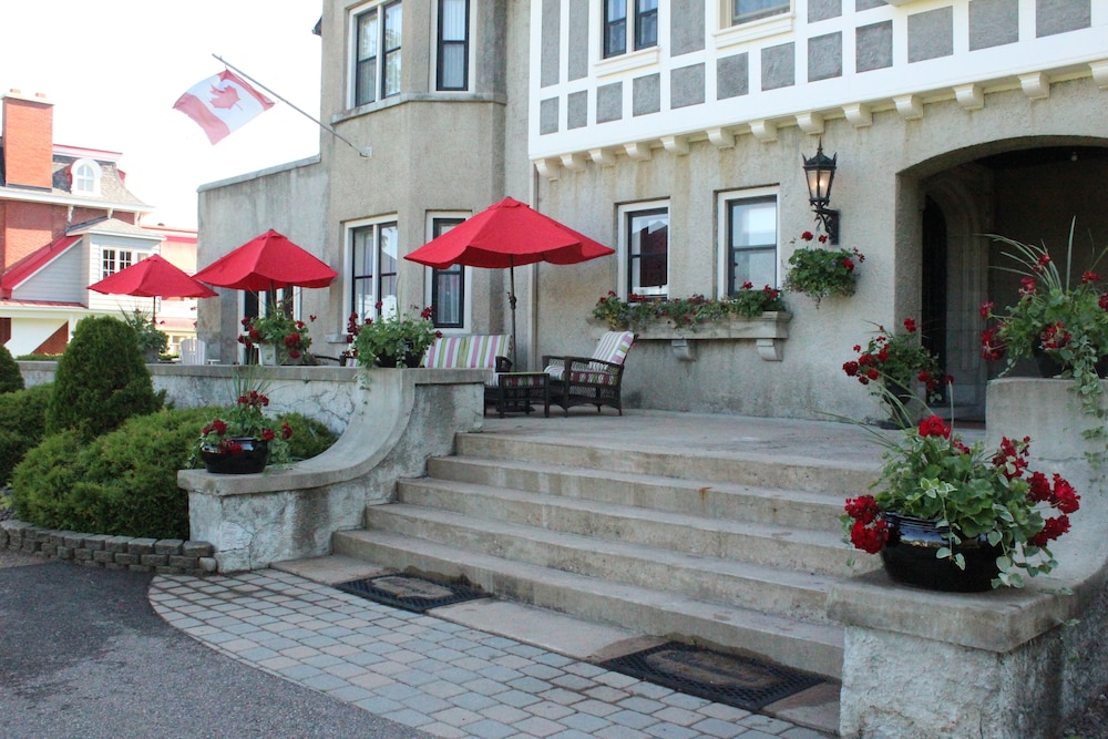 Grey Gables Inn