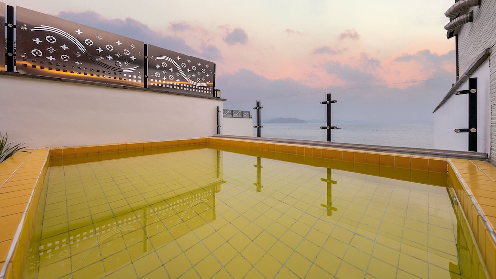 Namhae Orosy Bada Pool Villa & Pension