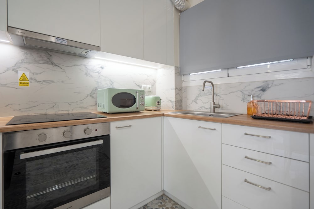 Luxury Comfort in Pagrati - 5 min to Varnava Square