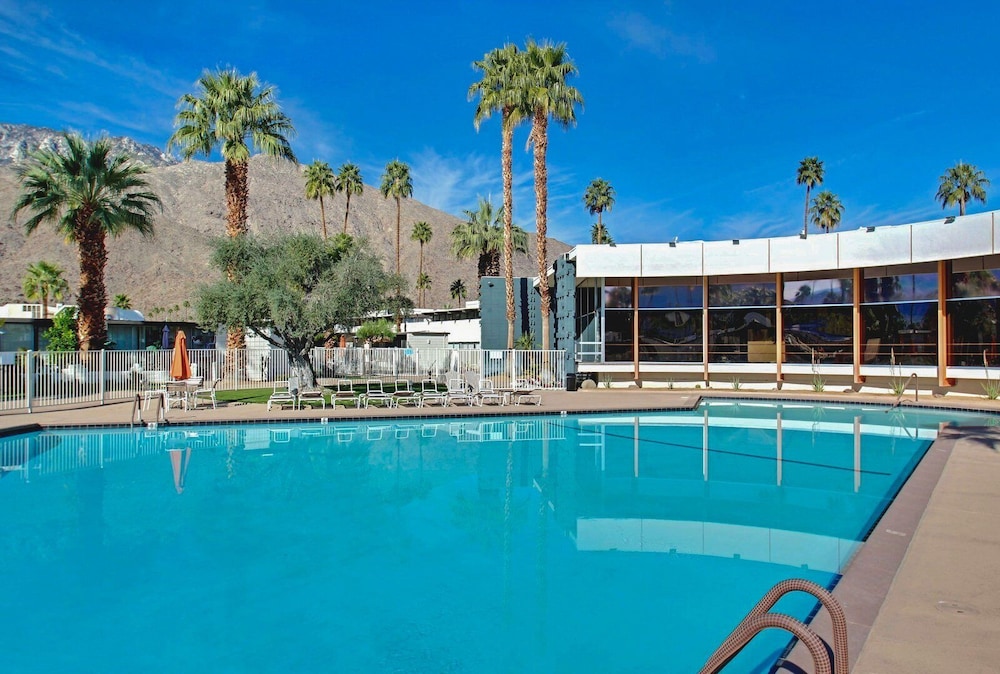 1957 Modern Hideaway