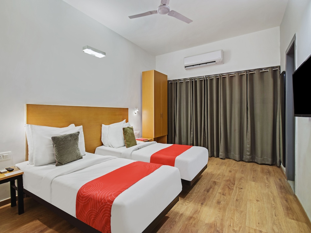 OYO Townhouse 030 Ashram Road Ahmedabad