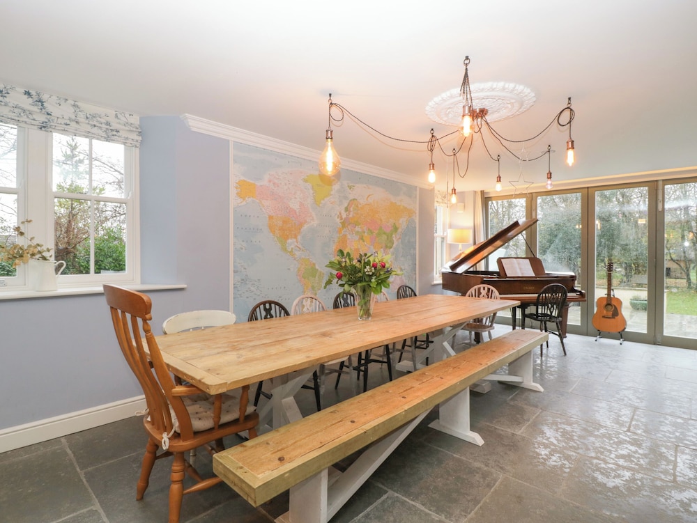 Vallis Oak Villa