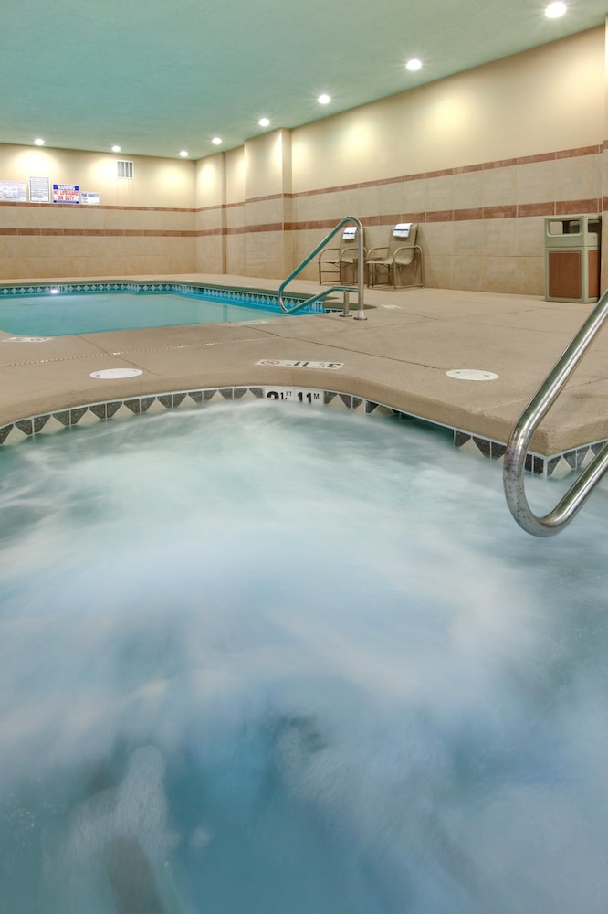 Grants Vacations - Holiday Inn Express Hotel  Suites Grants - Milan, an IHG Hotel - Property Image 10