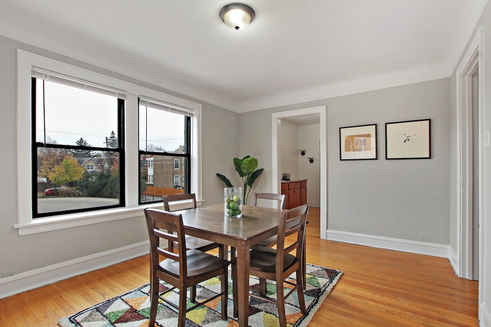 1BR Vibrant Apt - Montrose 2E