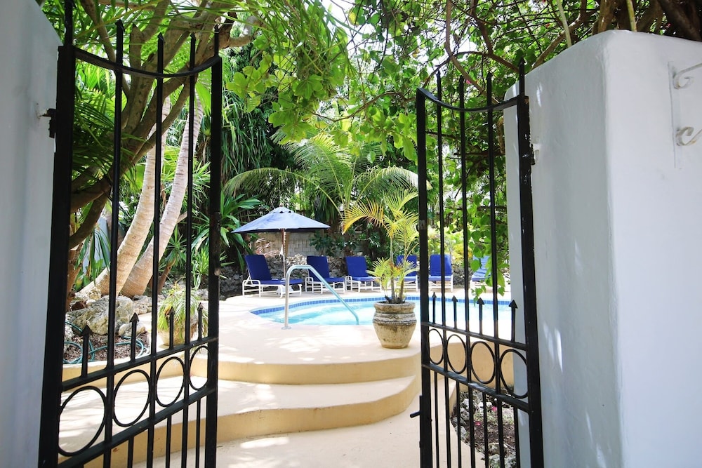 Poolside Paradise Near Beach - Pavilion Villa by Bluescape