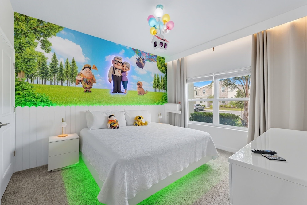 Chic & Fun Family Stay 10 Mins to Disney