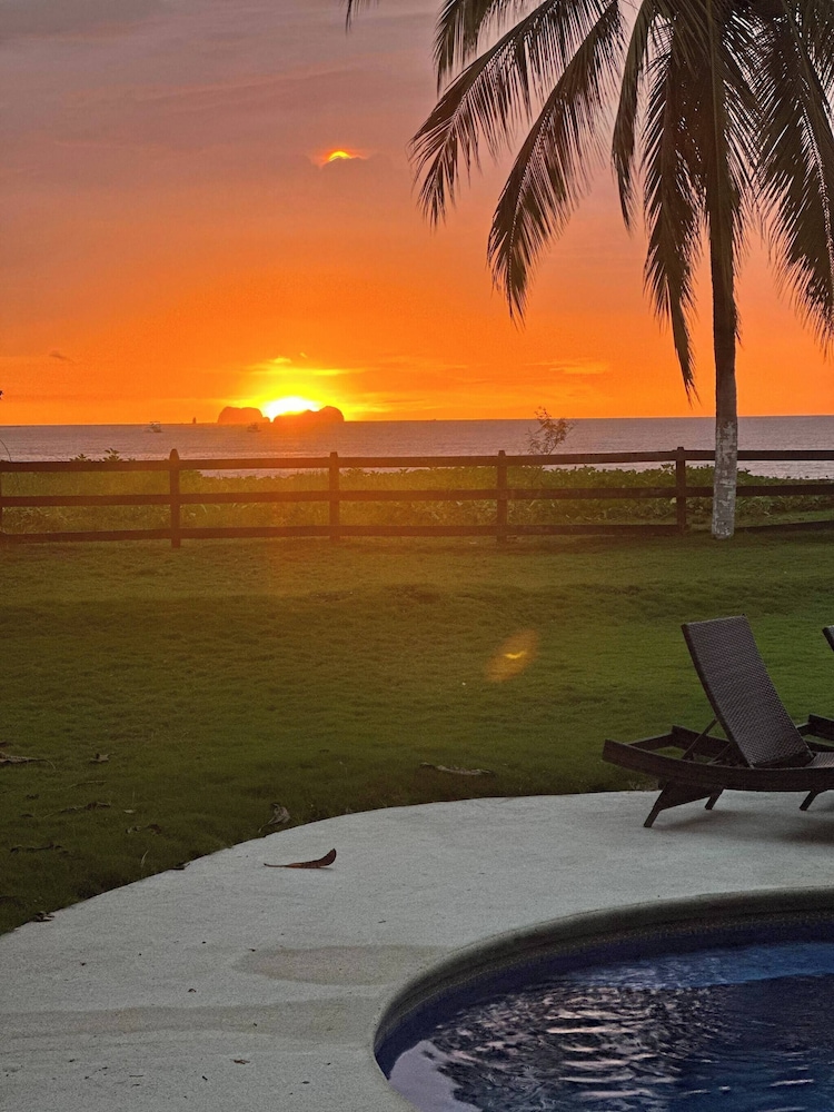 Beachfront2 bed 2 Bathportreroflamigo-marina