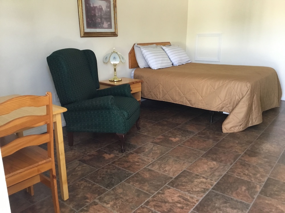 Fort Road Motel view 2