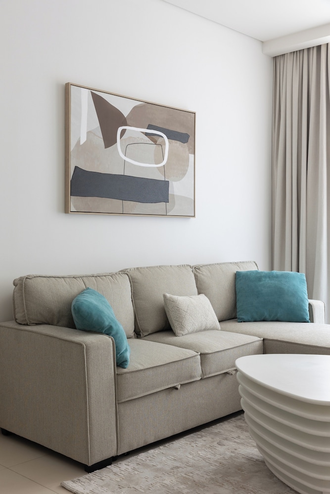 Stylish One-Bedroom Oasis Palm Location