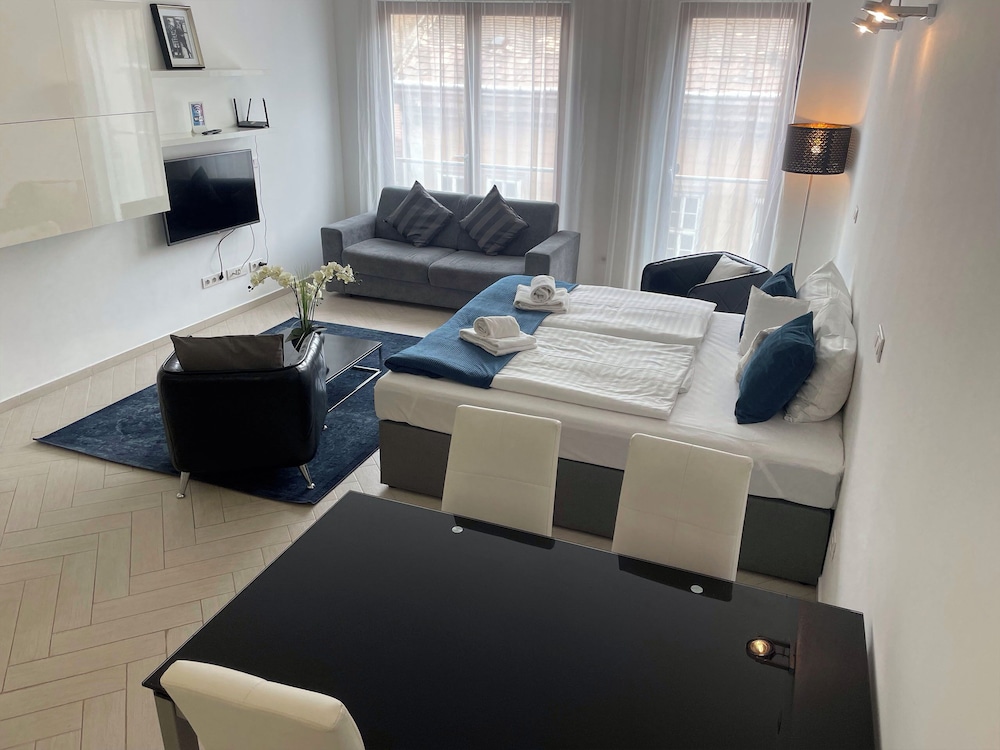 Smart Carrara Apartments