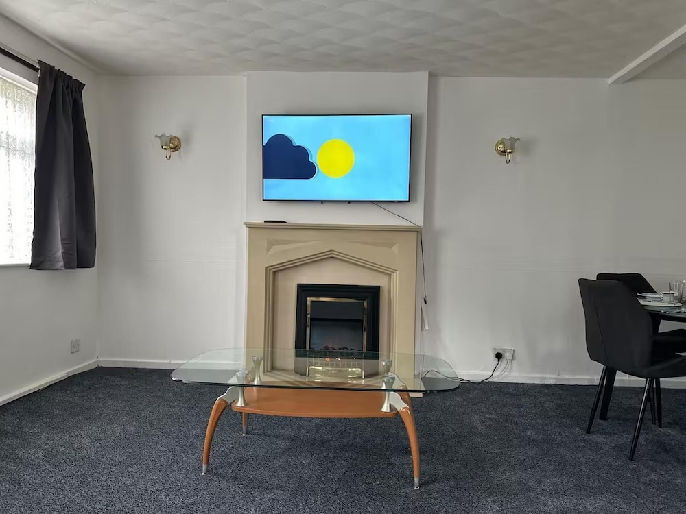 3-bed City Retreat - Sleeps 7, Garden & Parking