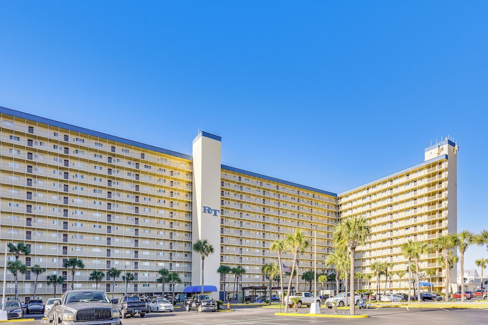 Beach & Pool Access: Regency Towers Condo in Pcb!