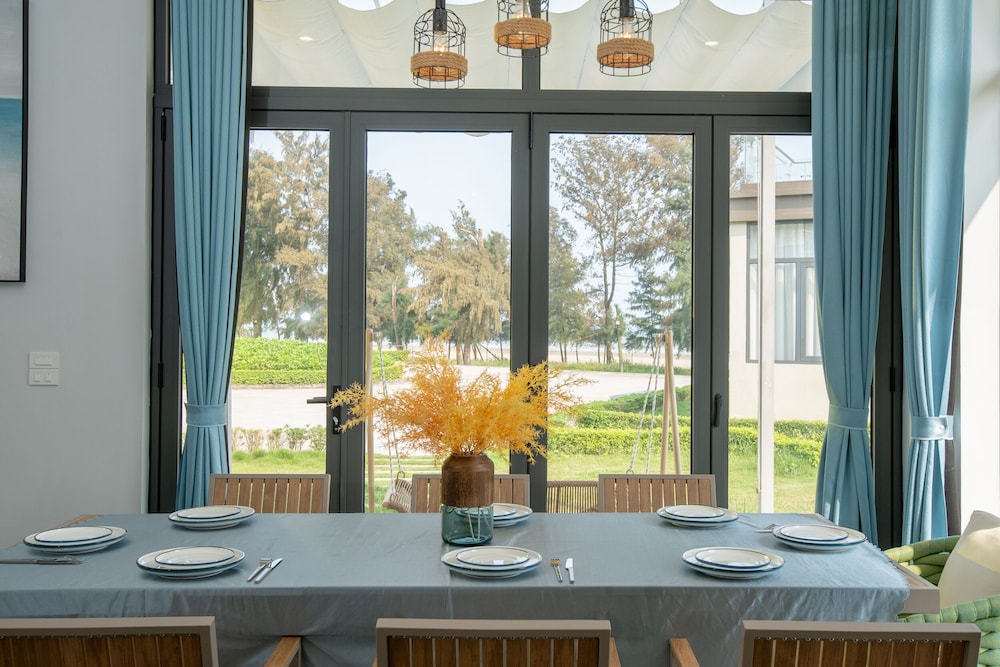 Solar LuxStay Villa - Long Beach