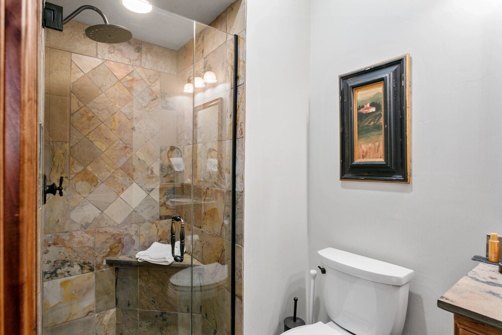 Grand Lodge - 3 Bedroom Deluxe #206 - Ski-in/out 3 Condo