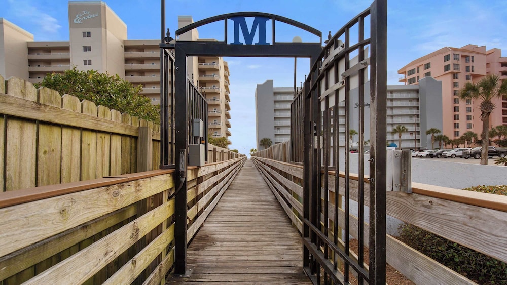 Spacious Family-friendly Retreat Beach Walkable