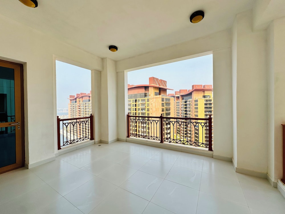 2BR Home with Waterfront views in Palm