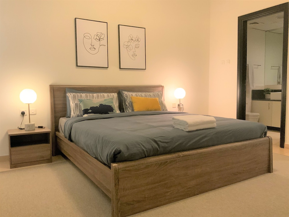 DHLA - Modern 2BR balcony in Marina