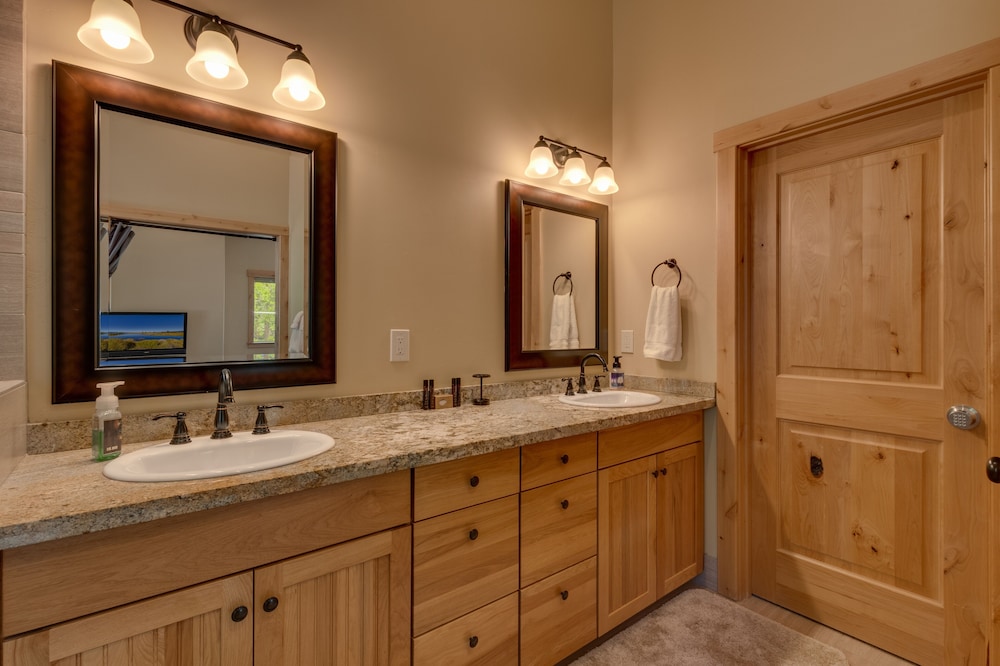 The Westlands Lodge 1135ac 4 Bedroom Home