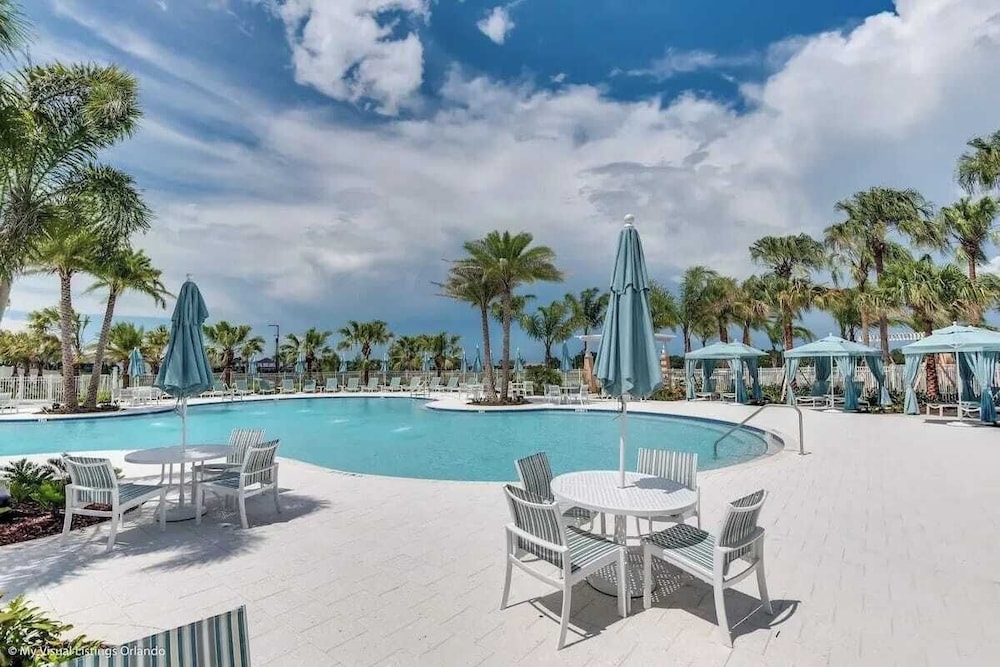 Sleeps 25! In Solara Resort, Near the Theme Parks Coconut Breeze by Avantstay