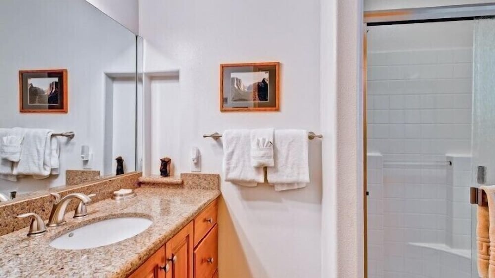 Scenic Wonders  Bear Den 5 Bedrooms view 2
