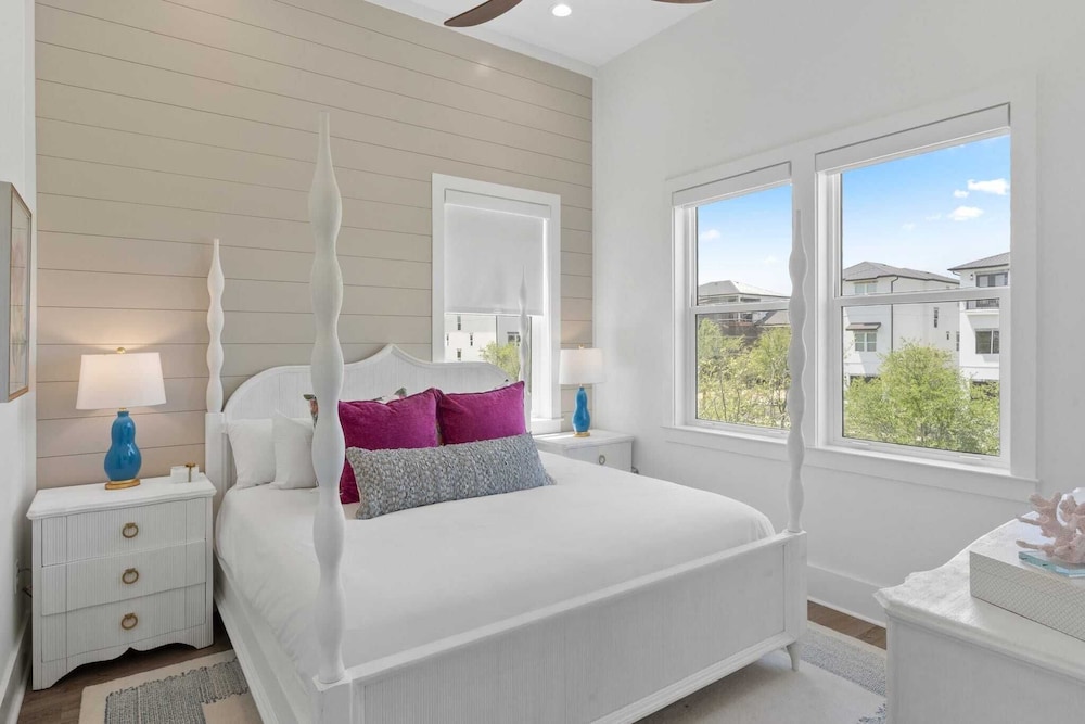 Pool, Hot Tub, Firepit, Walk to Beach Near Gulf Place