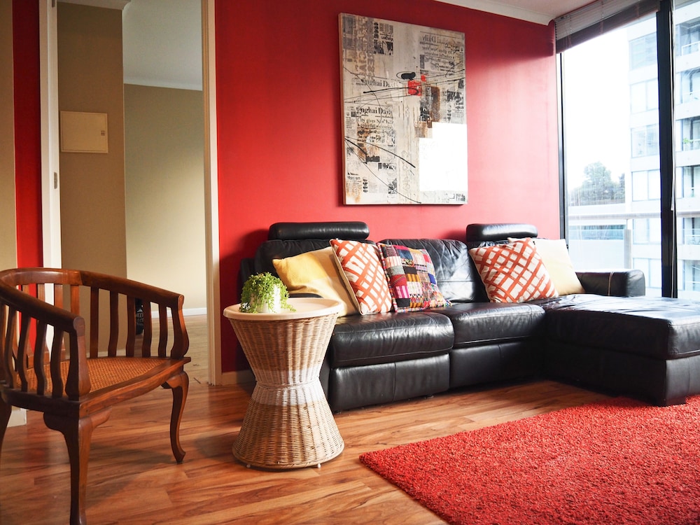 Metro Apartments South Melbourne CBD edge - Property Image 2